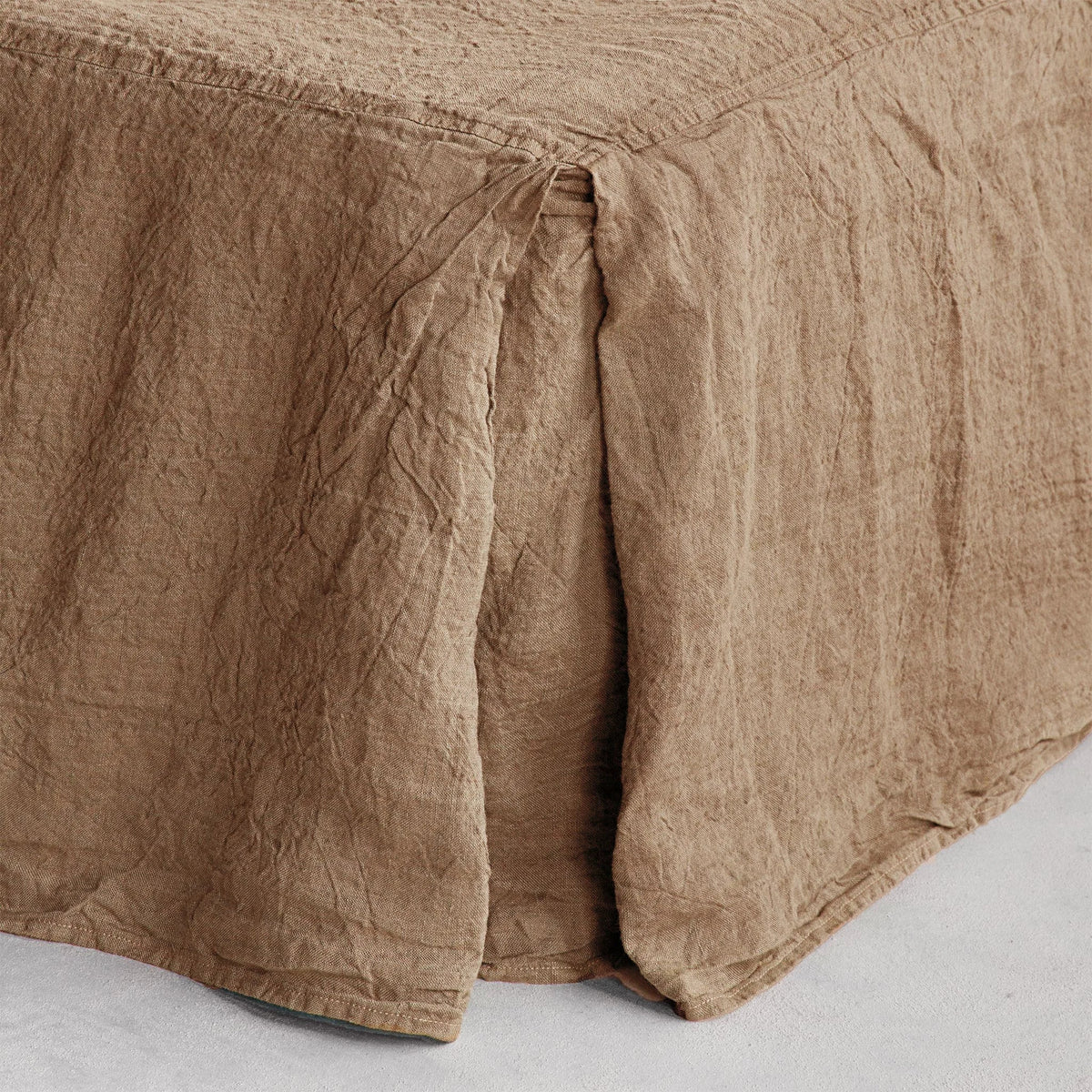 Basix Linen Bed Skirt - Brun