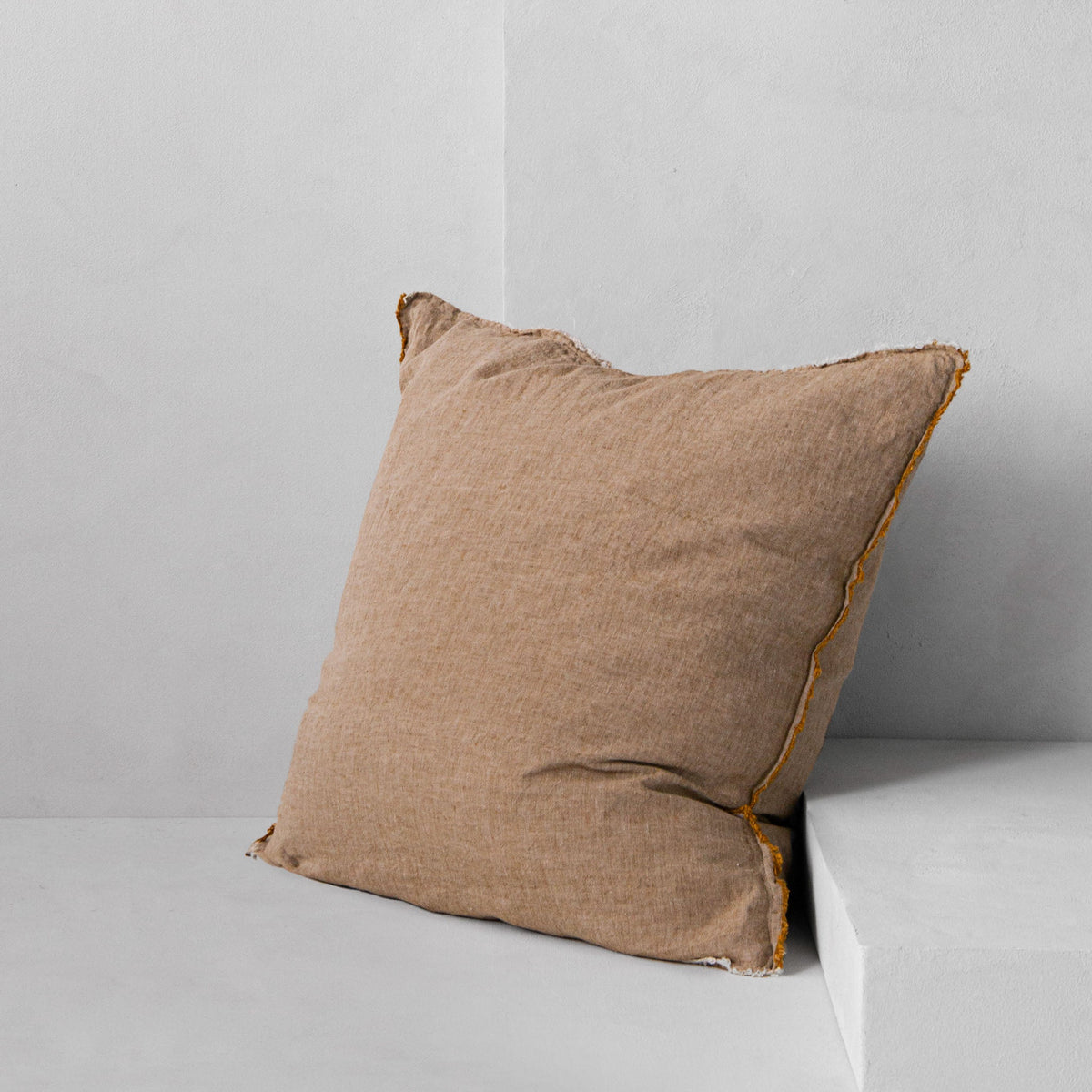 Flocca Linen Pillow - Brun